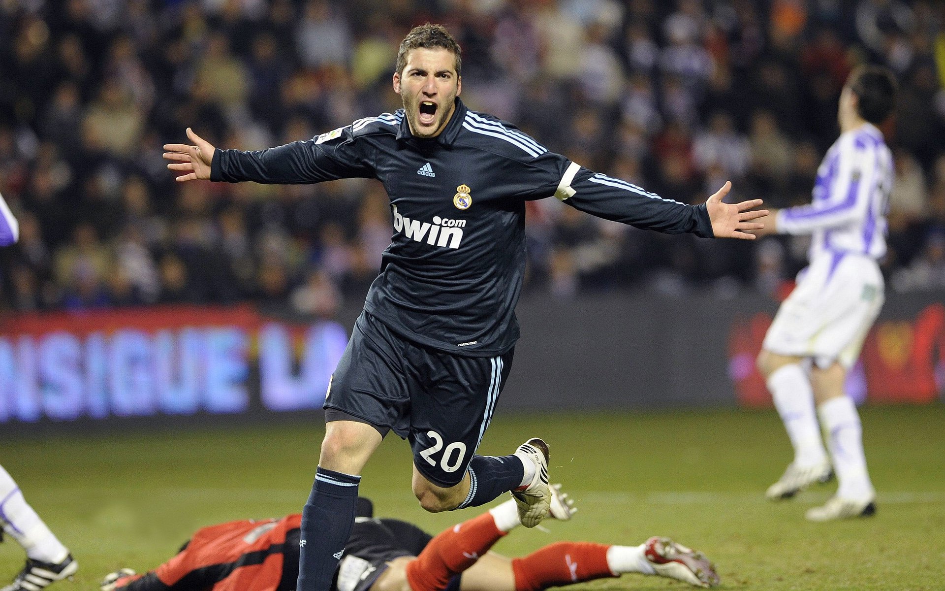 智能体育装备数据分析及应用探索研究，智能体育使用的技术